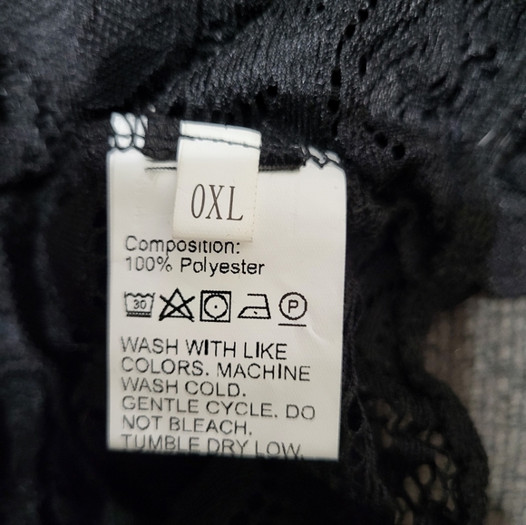 NWOT Off Shoulder Floral Lace Bodysuit - Picture 8 of 10